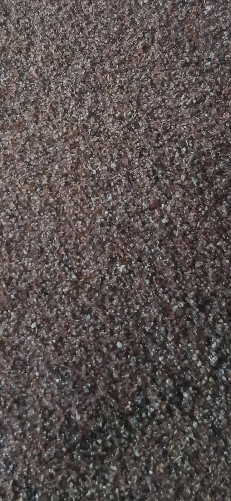 Garnet Sand Mesh 30/60 with a particle size of 595 to 250 microns is suitable for sandblasting and waterjet cutting.